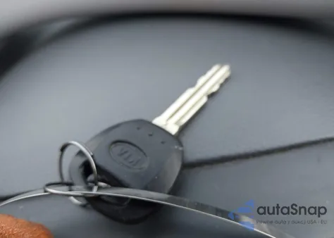 2008 Kia Sedona Lx z USA, uszkodzony, nr VIN KNDMB233686210849